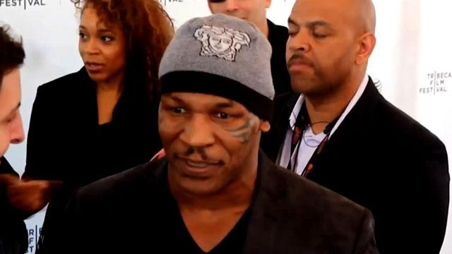 Бокс: Тайсон похвалил Ломаченко