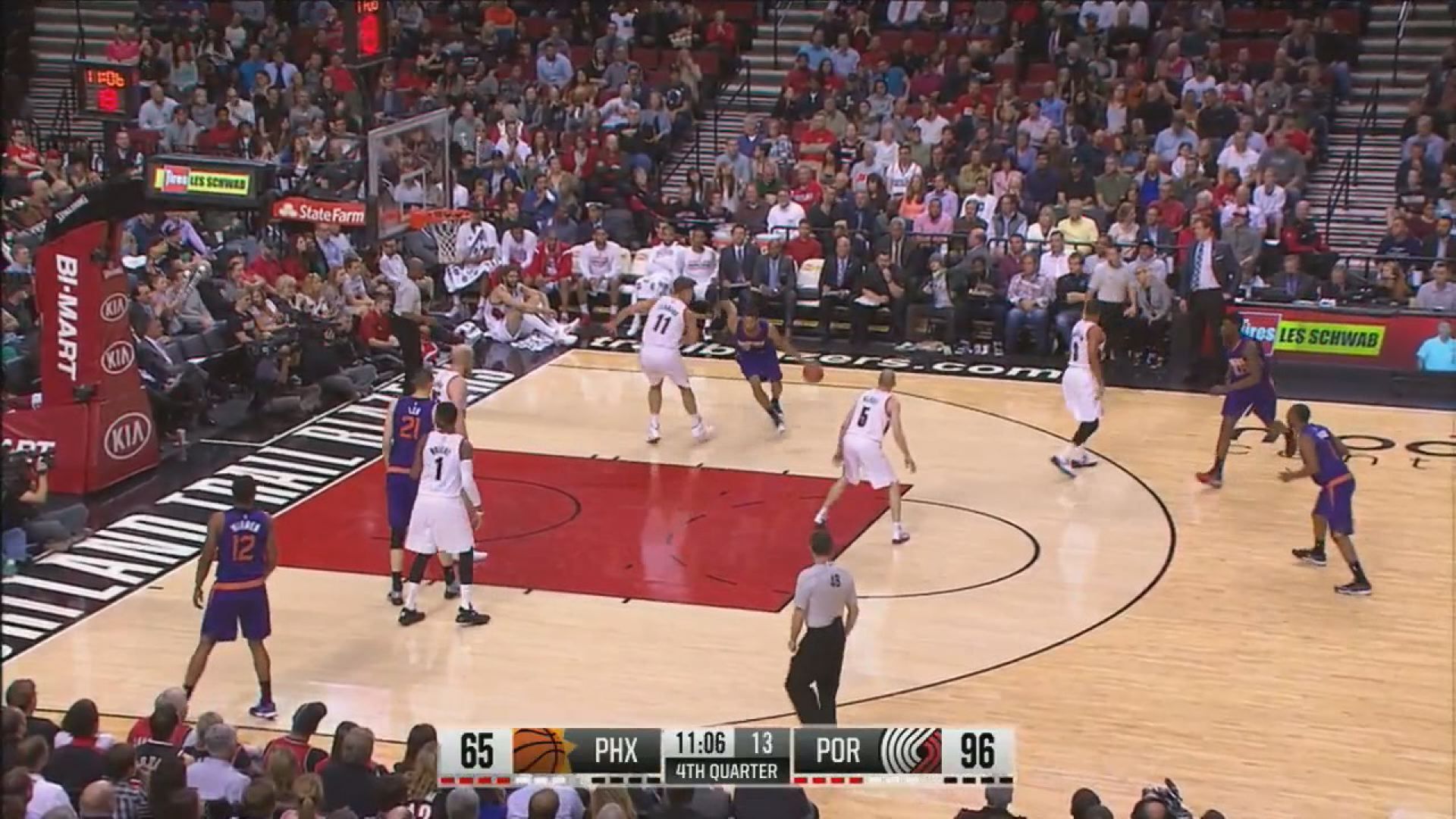 Баскетбол. Олексію Леню зламали носа в матчі NBA Баскетбол. Олексію Леню зламали носа в матчі NBA