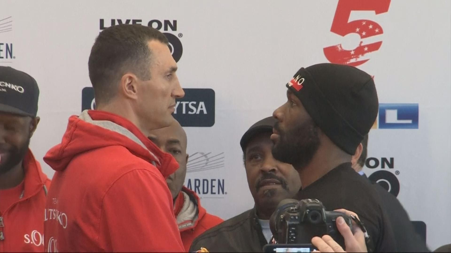 Бокс. Кличко и Дженнингс встретились на финальной пресс-конференции
Бокс. Кличко и Дженнингс встретились на финальной пресс-конференции