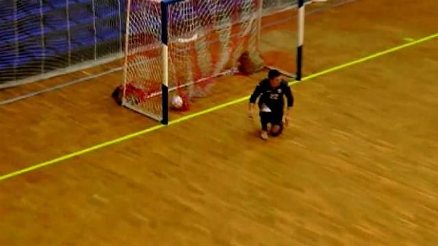 "Локомотив" розгромив "Енергію" у першому матчі півфінальної серії футзальної Екстраліги "Локомотив" розгромив "Енергію" у першому матчі півфінальної серії футзальної Екстраліги