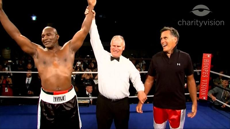 Экс-чемпион по боксу избил американского политика и помог детям Экс-чемпион по боксу избил американского политика и помог детям