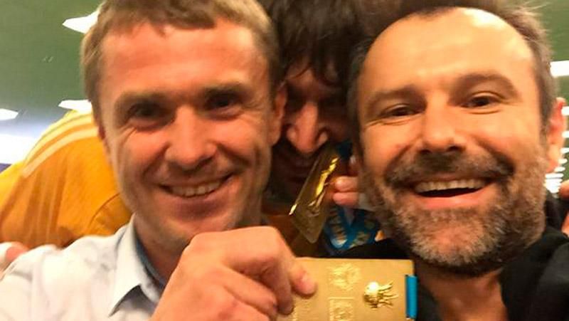 Звезды "Динамо" и Вакарчук сделали "золотое" селфи Звезды "Динамо" и Вакарчук сделали "золотое" селфи