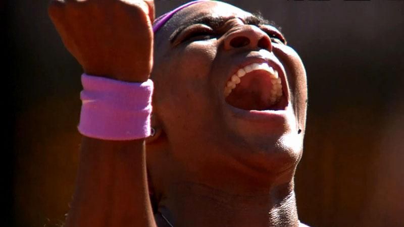 Серена Вільямс  святкує  ювілейну перемогу у серії Grand Slam