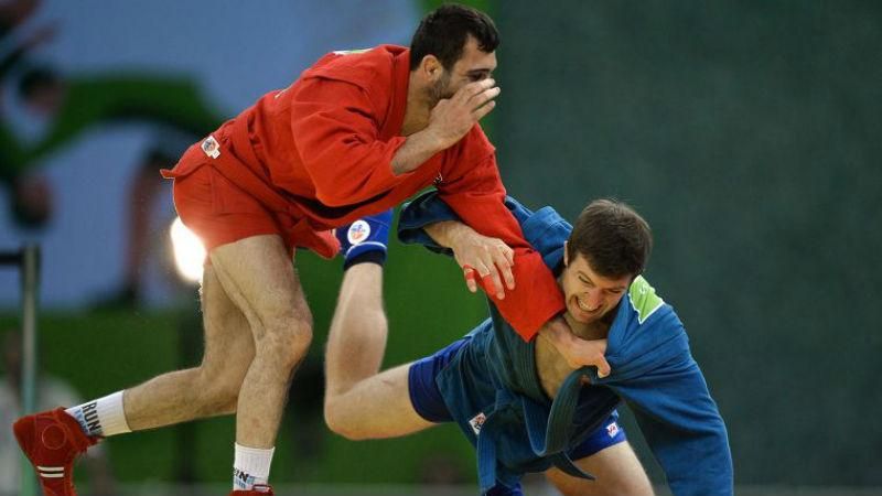 Європейські ігри: білоруський самбіст виніс з килиму на руках свого суперника Європейські ігри: білоруський самбіст виніс з килиму на руках свого суперника