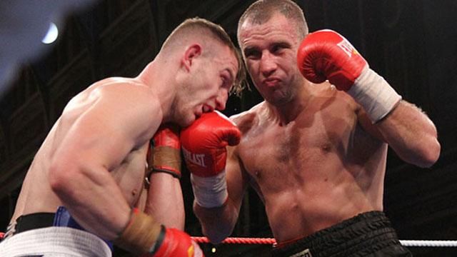Украинский боксер сломал руку, но провел поединок до конца Украинский боксер сломал руку, но провел поединок до конца