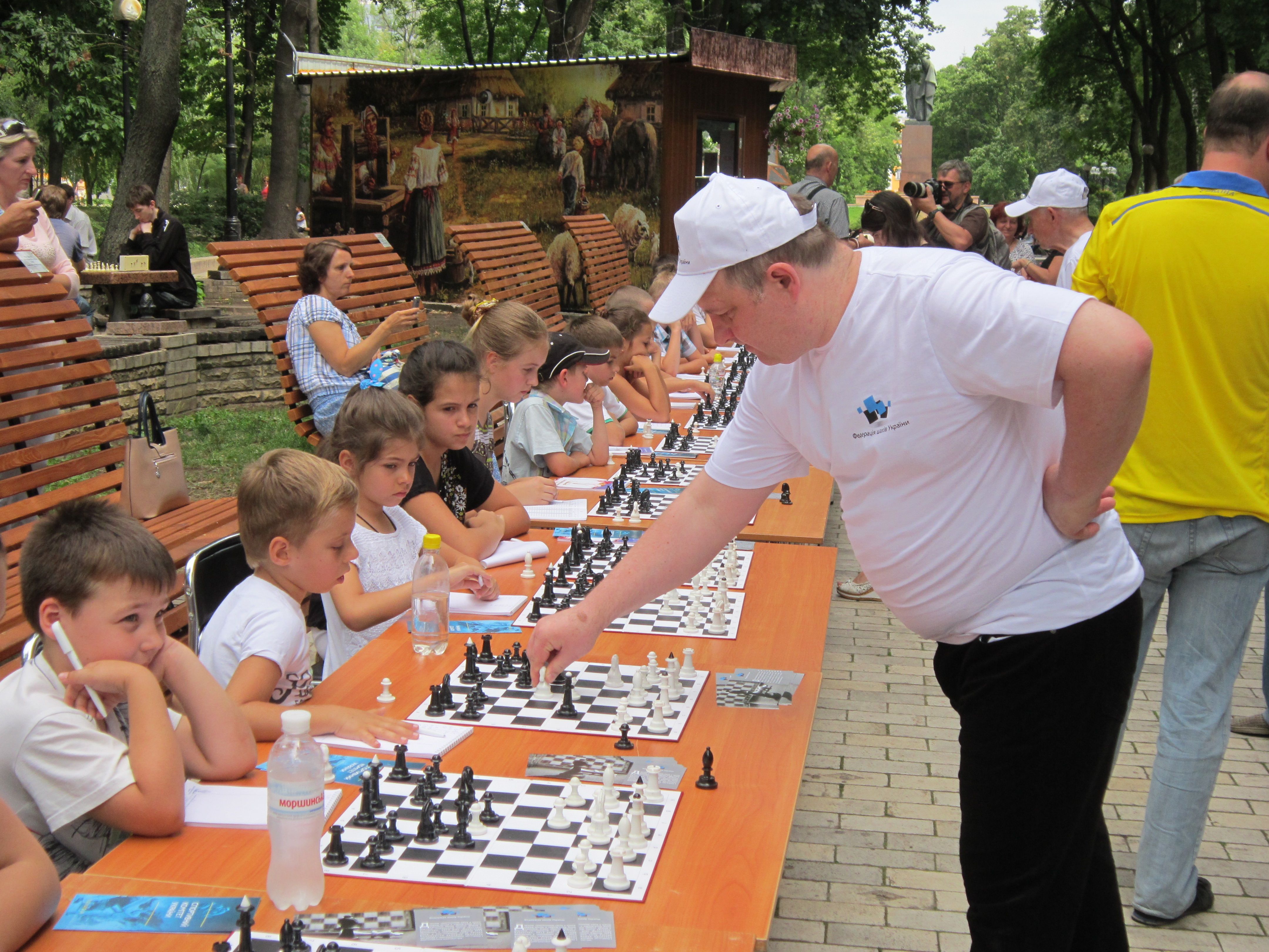 Шахматный праздник в Киеве: шах от гроссмейстера, мат от девочки