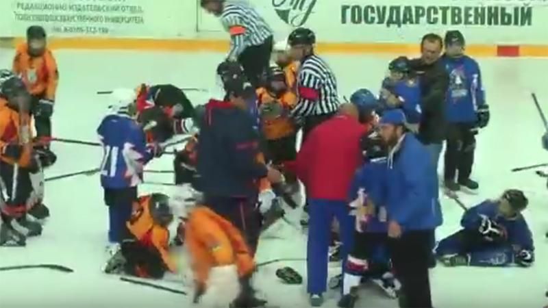 "Взрослые" разборки: юные украинские и белорусские хоккеисты подрались между собой