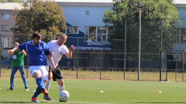 Террористы играли в футбол сине-желтым мячом с надписью Ukraine