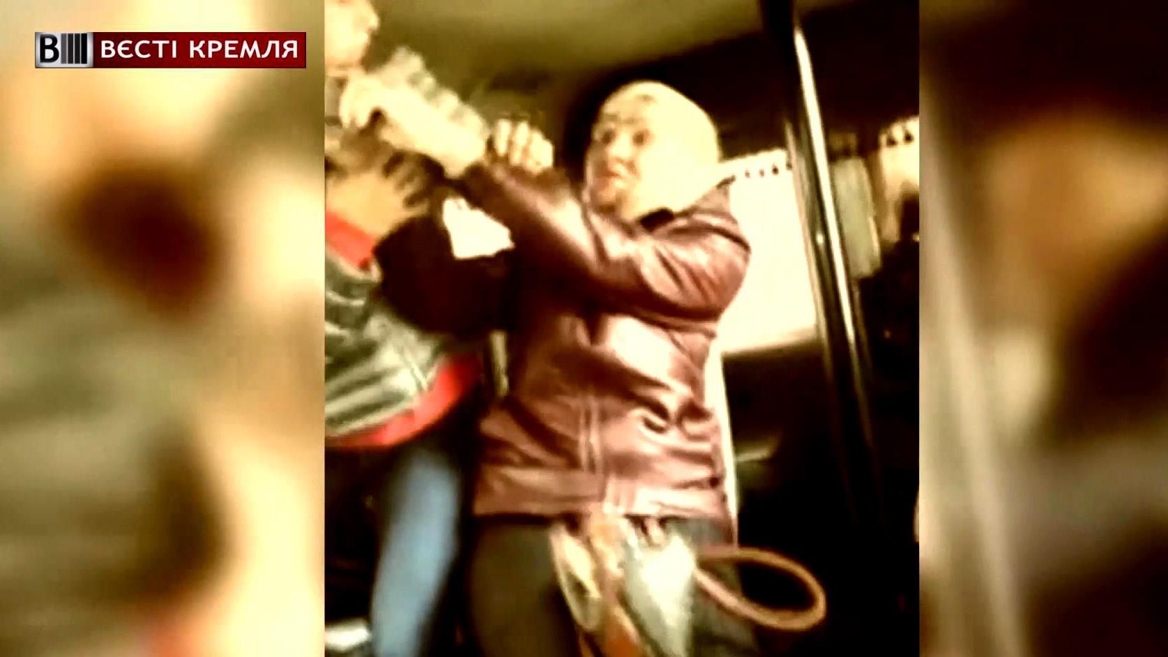 Бабця у маршрутці накинулась на спортсменку з кікбоксингу Бабця у маршрутці накинулась на спортсменку з кікбоксингу