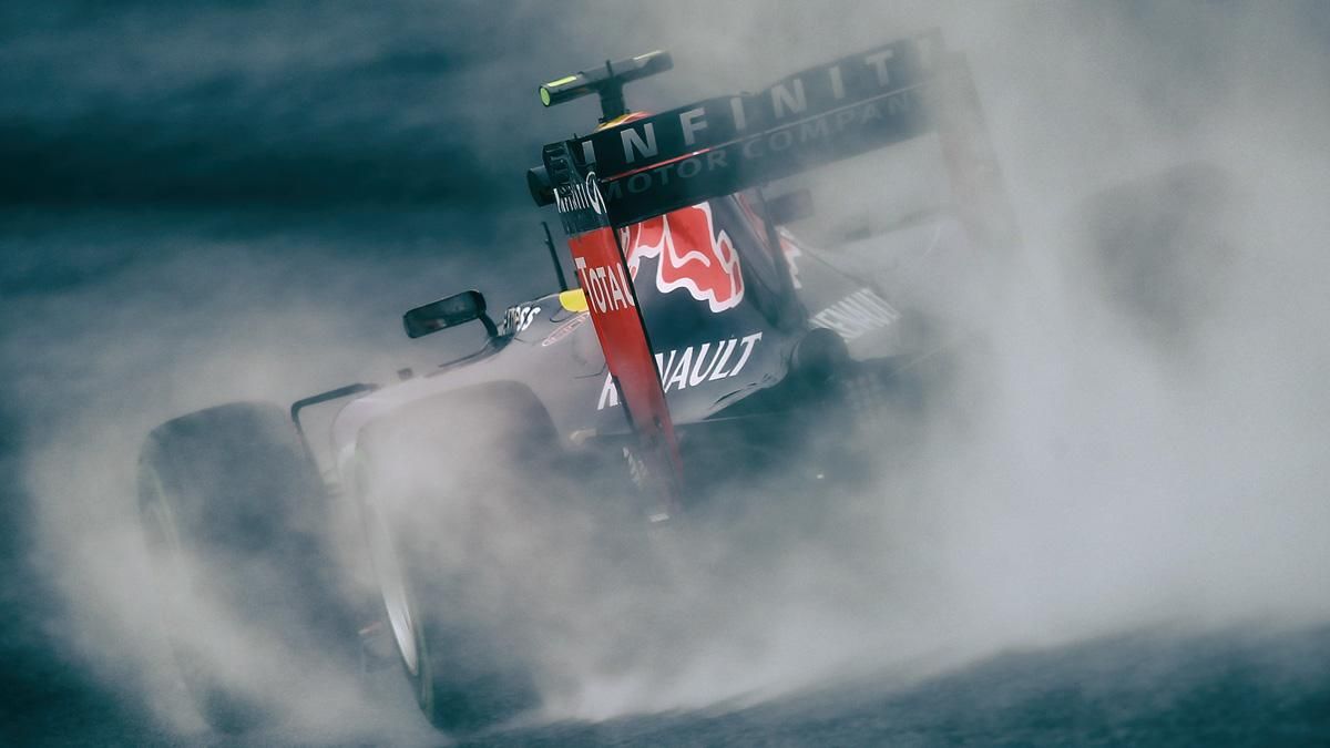 Российский гонщик попал в серьезную аварию в Японии Российский гонщик попал в серьезную аварию в Японии