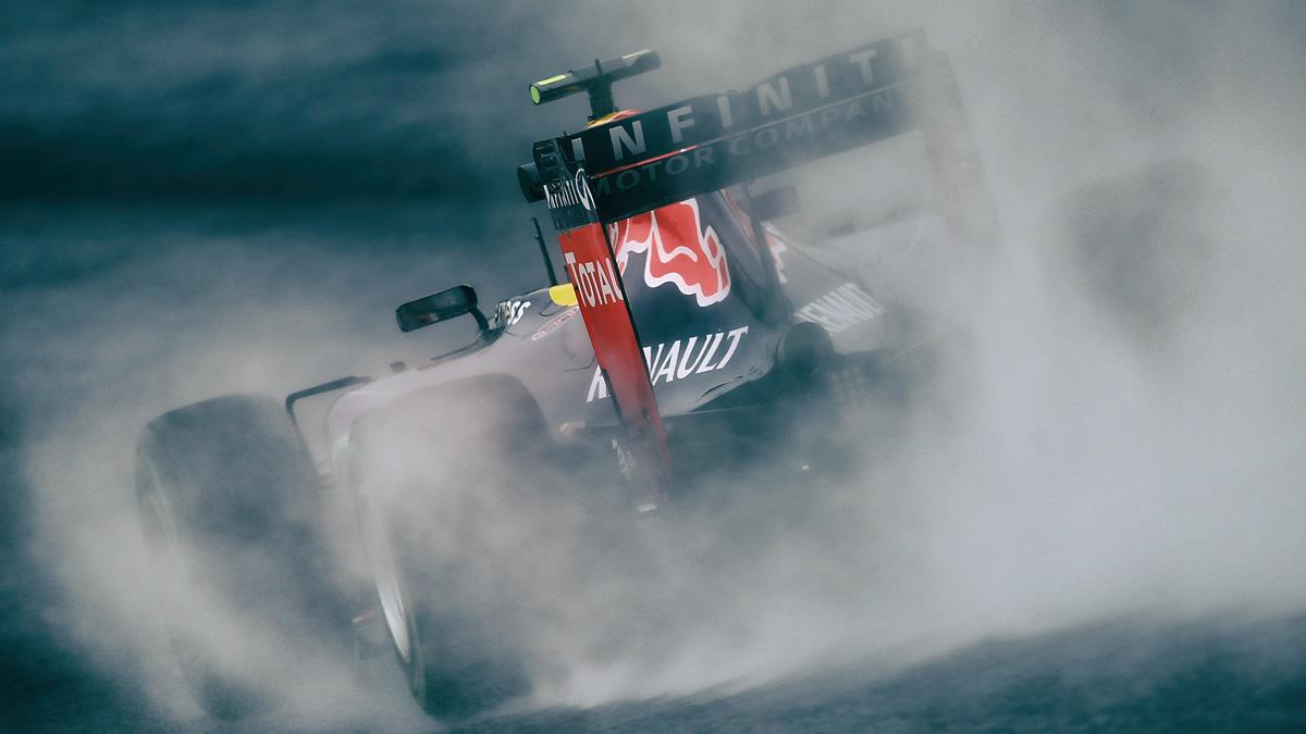 Российский гонщик попал в серьезную аварию в Японии