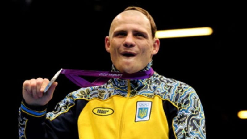 Усик допомагає готуватись Берінчику до другого поєдинку на професійному рингу Усик допомагає готуватись Берінчику до другого поєдинку на професійному рингу