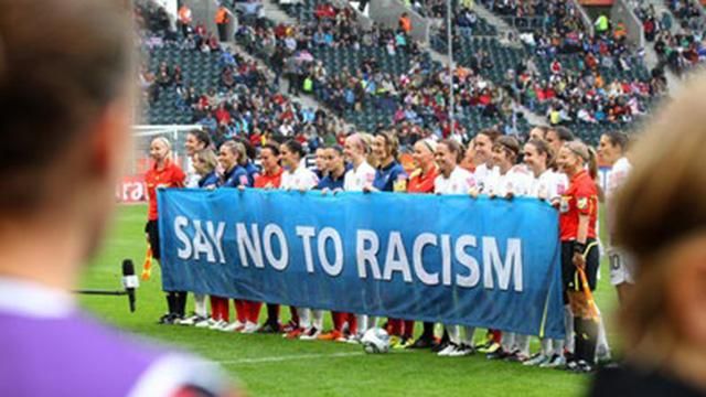 Расизм в футболі: чому окремі сектори для темношкірих наробили стільки галасу