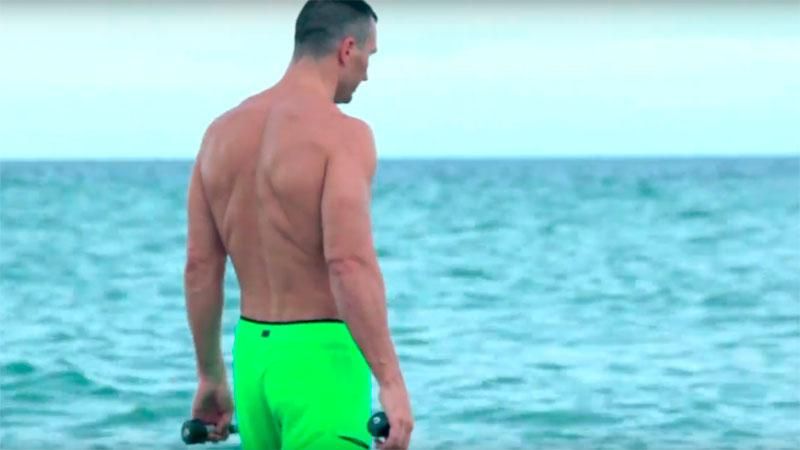 Кличко показал соблазнительную тренировку на берегу океана Кличко показал соблазнительную тренировку на берегу океана