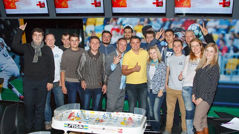 Батл-хокей на "Експертів біатлону" з В'ячеславом Деркачем Батл-хокей на "Експертів біатлону" з В'ячеславом Деркачем