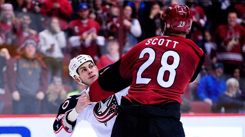 Хокеїсти NHL влаштували масову бійку під час матчу Хокеїсти NHL влаштували масову бійку під час матчу