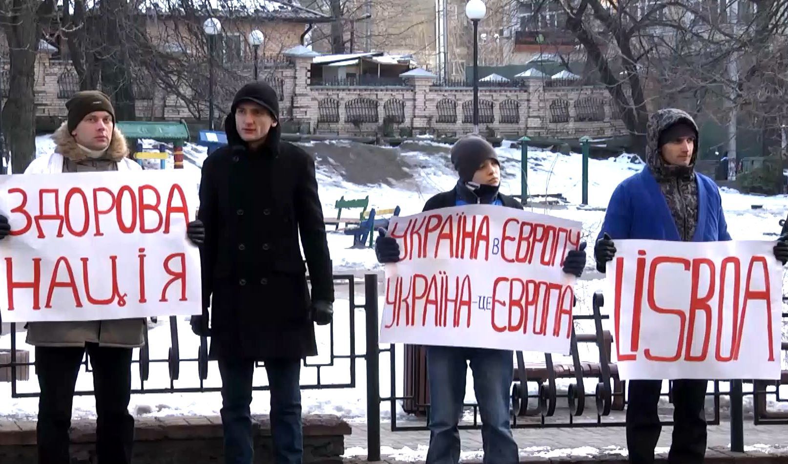 Украинские спортсмены пикетируют, их не пускают в Европу