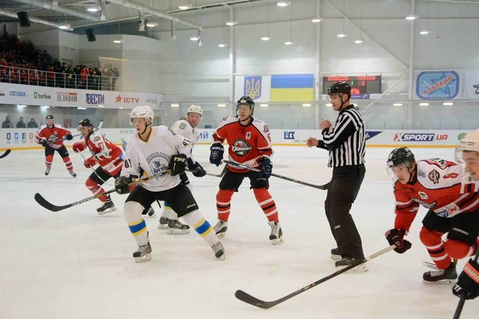 Чемпіонат України з хокею: третє коло обіцяє інтригу
