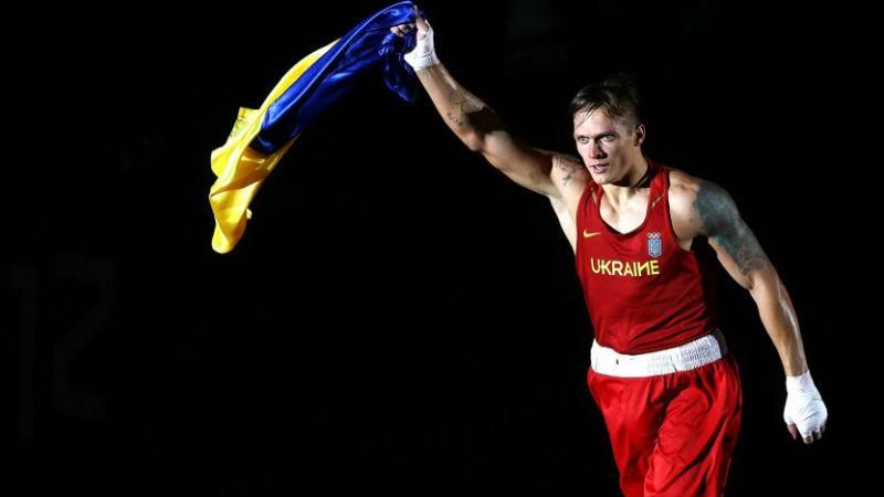 Головний бій для Усика перенесли Головний бій для Усика перенесли