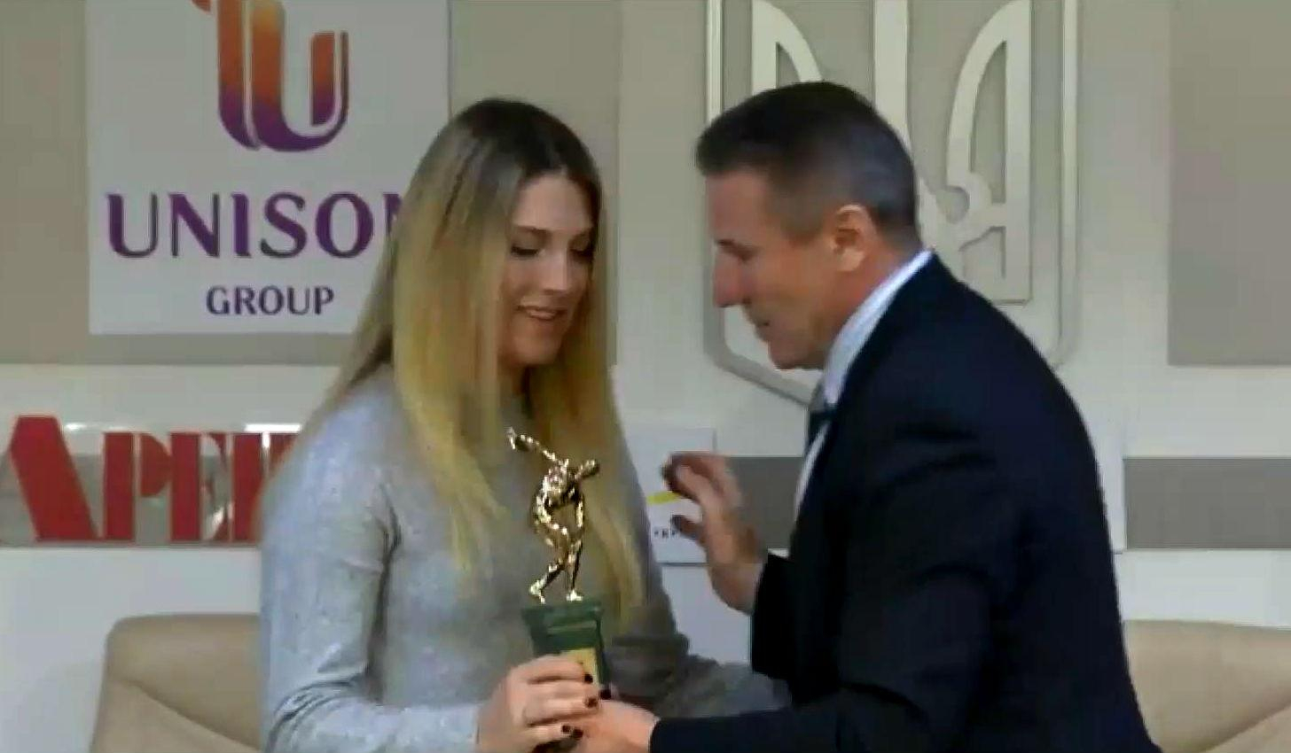 Харлан получила уже 9-ю награду как спорстменка месяца