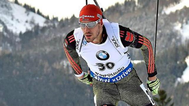 Биатлонист во время гонки врезался в дерево: появилось видео рокового падения