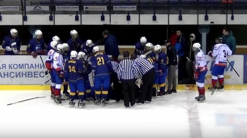 По интернету разлетелся ролик, на котором украинский хоккеист спасает жизнь одноклубнику По интернету разлетелся ролик, на котором украинский хоккеист спасает жизнь одноклубнику