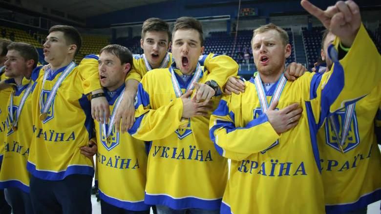 Українські хокеїсти відсвяткували тріумф на чемпіонаті світу виконанням гімну на льоді