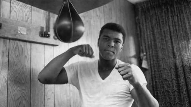 Сім'я Алі назвала причину смерті легендарного боксера Сім'я Алі назвала причину смерті легендарного боксера