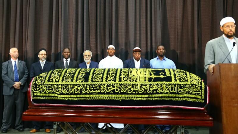 Як прощались з Мухаммедом Алі: легенду провели в останню путь за мусульманським звичаєм Як прощались з Мухаммедом Алі: легенду провели в останню путь за мусульманським звичаєм