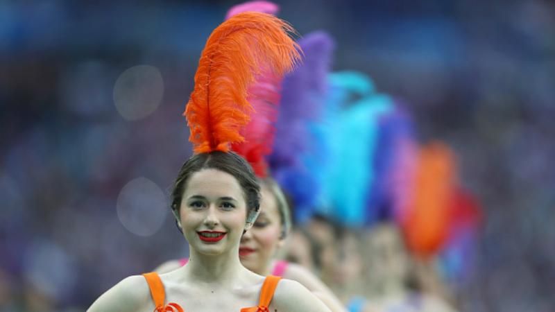 Танці, співи і грандіозне шоу: як колоритно у Франції відкривали Євро-2016
