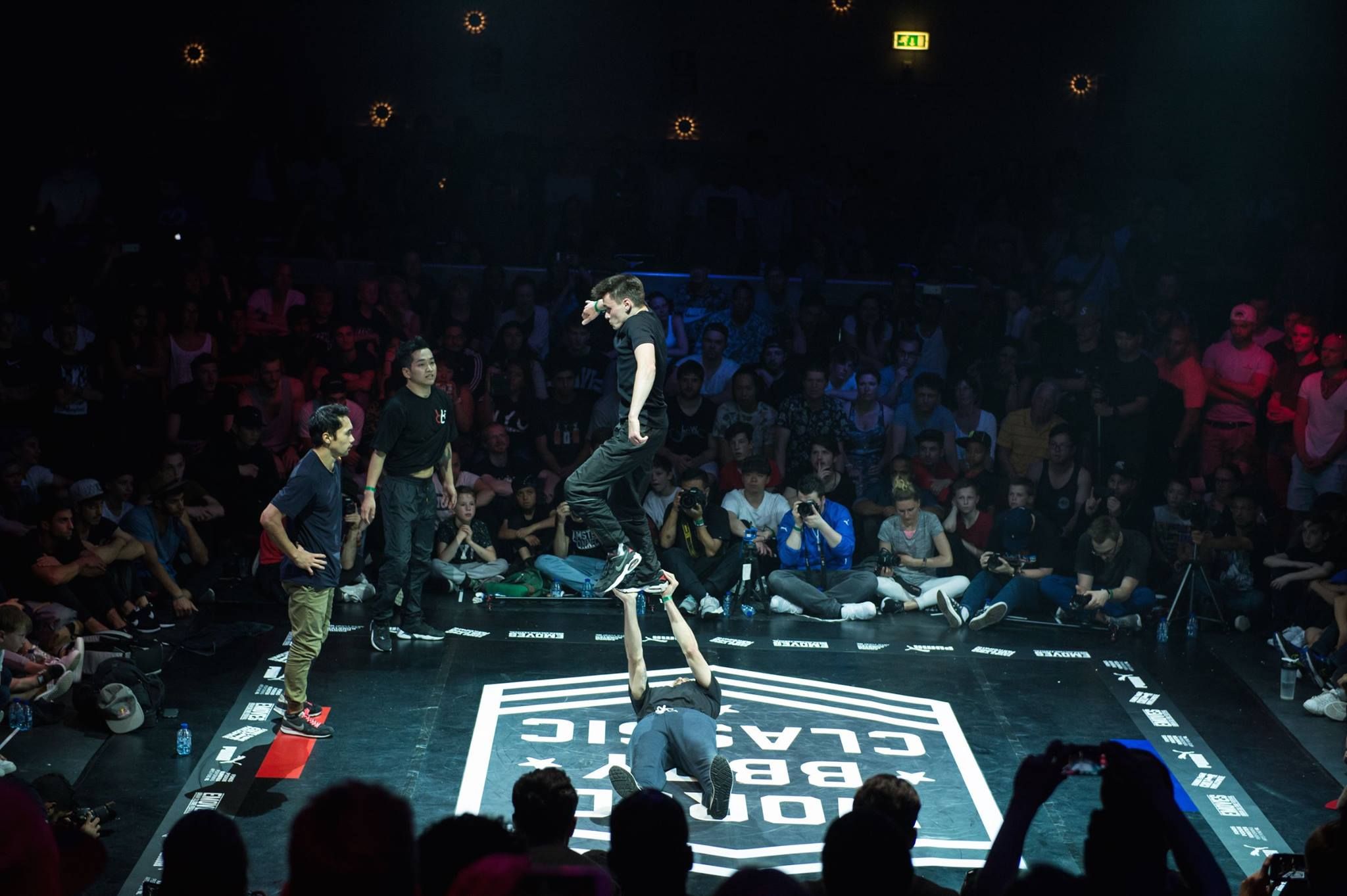 Українські бі-бої, які підкорили світ видовищними рухами Українські бі-бої, які підкорили світ видовищними рухами