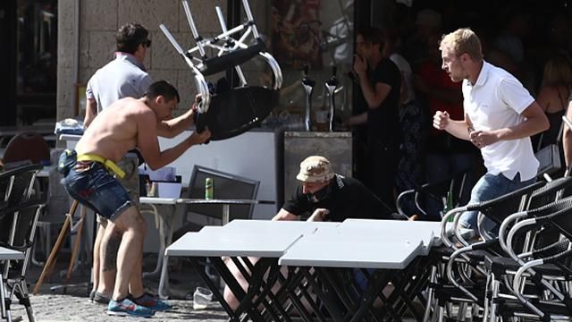 Двох росіян депортують з Франції через масову бійку Двох росіян депортують з Франції через масову бійку