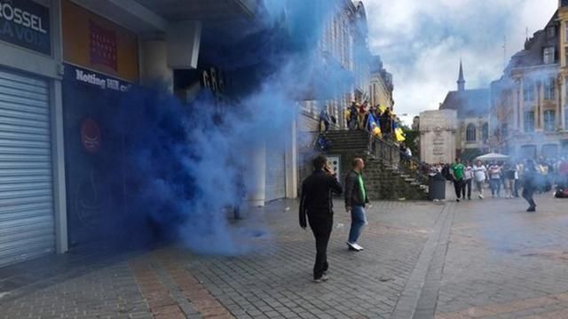 На українських вболівальників напали росіяни, які живуть у Німеччині,— очевидці На українських вболівальників напали росіяни, які живуть у Німеччині,— очевидці