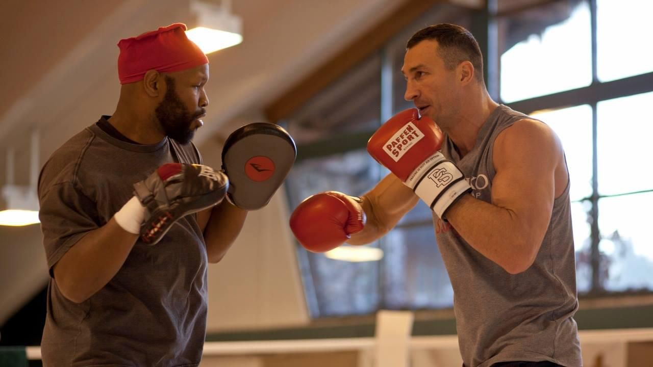 Четверо велетнів допомагають Кличку в підготовці до бою-реваншу Четверо велетнів допомагають Кличку в підготовці до бою-реваншу