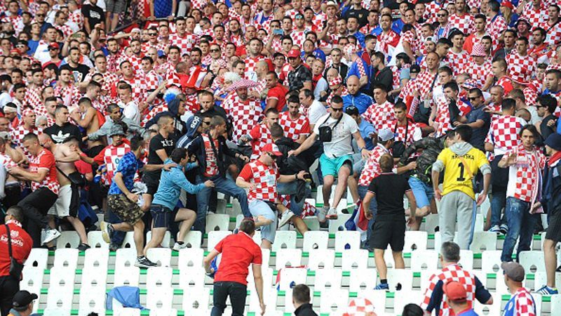 Очередные беспорядки и драки на Евро-2016 Очередные беспорядки и драки на Евро-2016