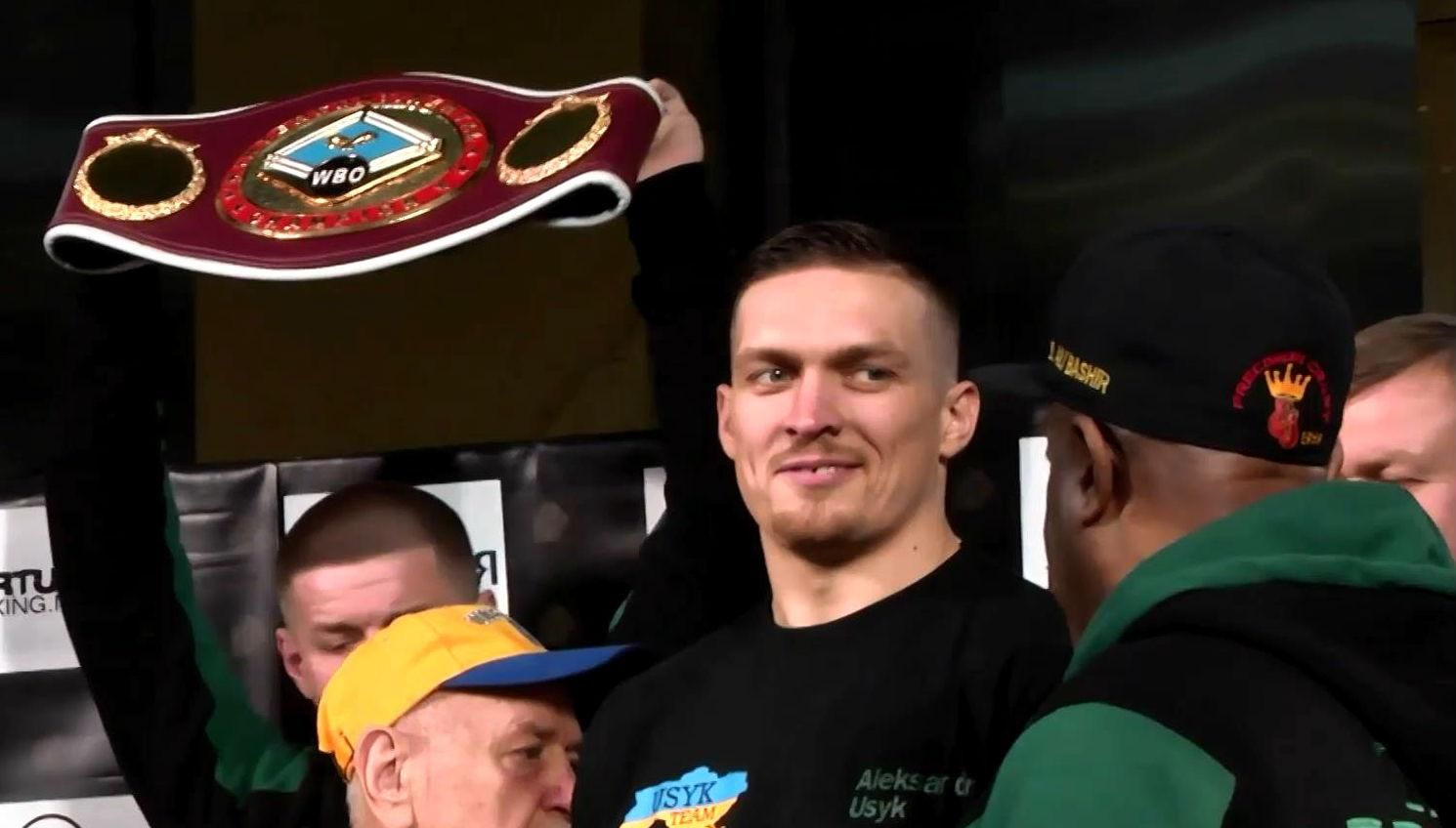 Усик розповів, як він ставиться до свого майбутнього суперника Усик розповів, як він ставиться до свого майбутнього суперника