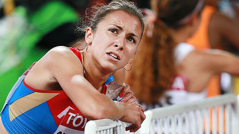 Российским легкоатлетам запретили выступать под триколором