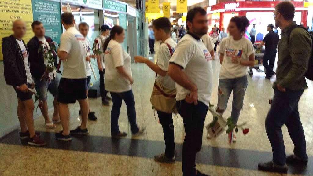 Российских спортсменов на Олимпиаду провожали проплаченные болельщики Российских спортсменов на Олимпиаду провожали проплаченные болельщики