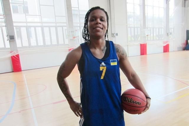 Афроамериканка стала українкою, щоб грати за баскетбольну збірну