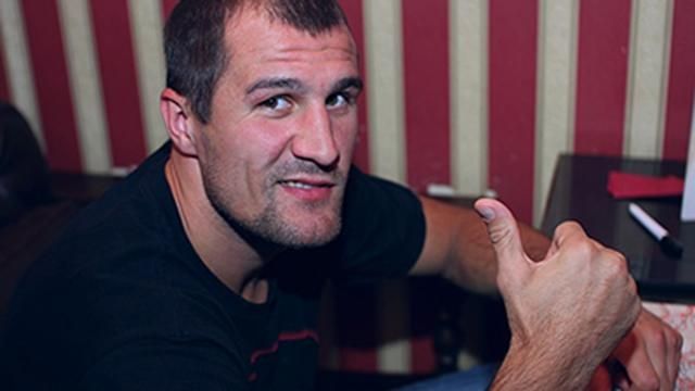 Російський боксер одягнув футболку з тризубом: з’явилося фото Російський боксер одягнув футболку з тризубом: з’явилося фото