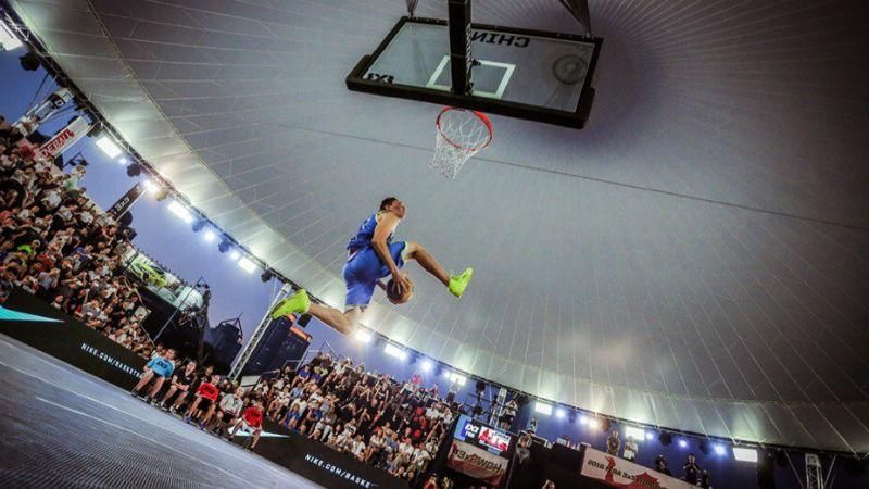 Найкращий на планеті: українець здивував весь світ кидками м'яча в кошик Найкращий на планеті: українець здивував весь світ кидками м'яча в кошик