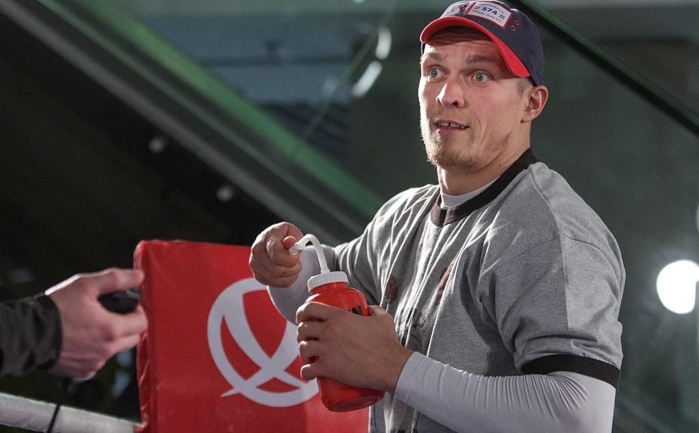 Усик предложил драться сразу двум полякам Усик предложил драться сразу двум полякам