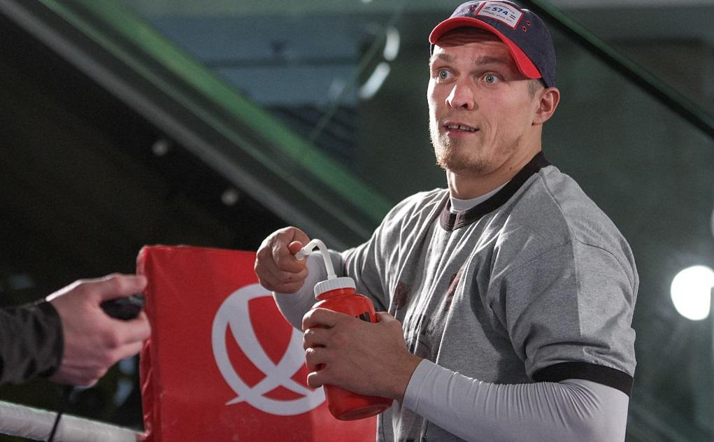 Усик предложил драться сразу двум полякам