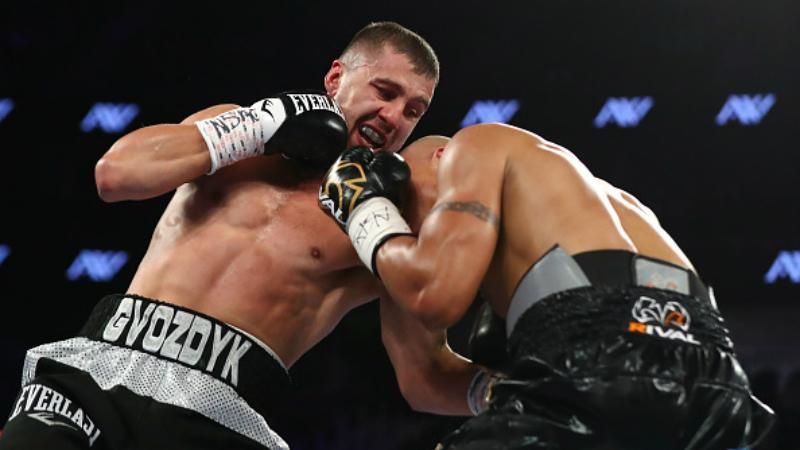 Українець Гвоздик здобув видовищну перемогу у США: суперник покинув ринг зі зламаною рукою Українець Гвоздик здобув видовищну перемогу у США: суперник покинув ринг зі зламаною рукою