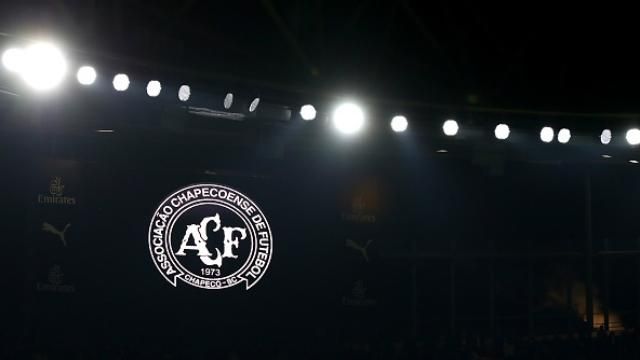 Победители посмертно: погибшим бразильским футболистам присудили Кубок Южной Америки Победители посмертно: погибшим бразильским футболистам присудили Кубок Южной Америки