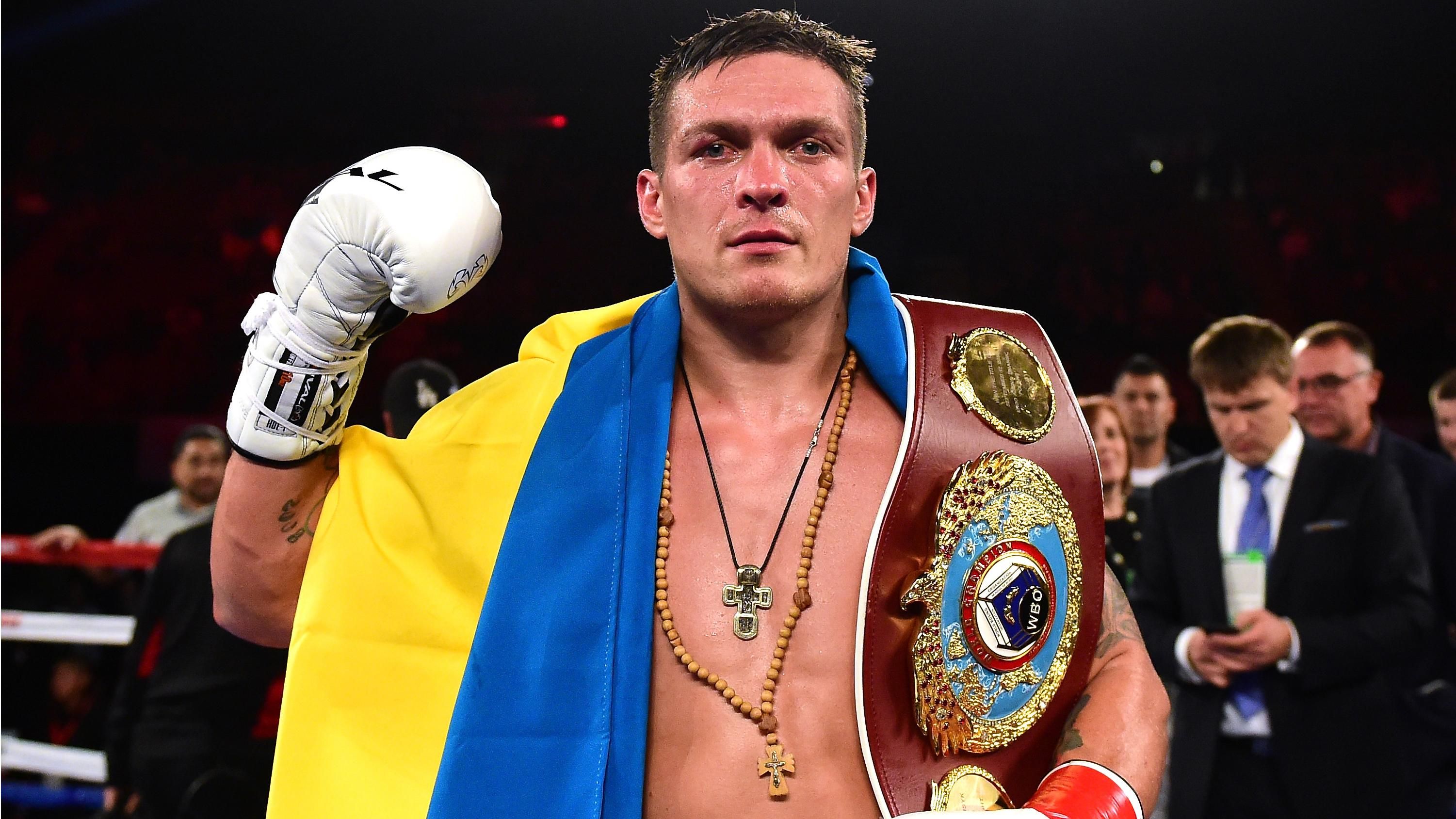 Усик достроково переміг Мчуну та захистив титул Усик достроково переміг Мчуну та захистив титул