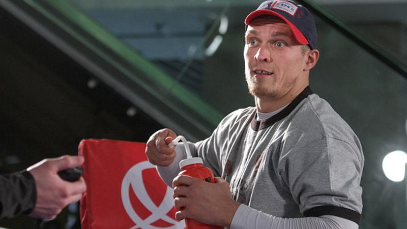 Стало известно, сколько Усик получит за победу над Мчуну