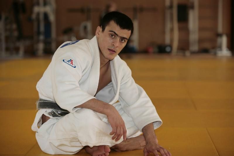 Український чемпіон світу та Європи віддав свою премію хворій дівчинці
Український чемпіон світу та Європи віддав свою премію хворій дівчинці