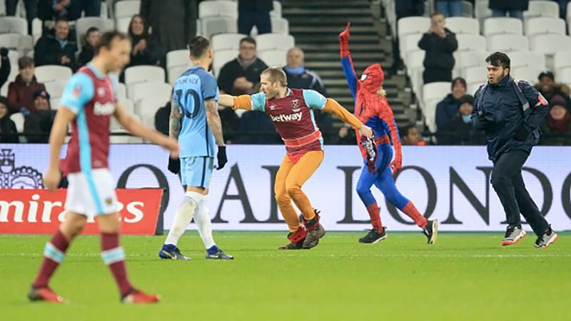 Спайдермен взяв участь у матчі Кубку Англії з футболу Спайдермен взяв участь у матчі Кубку Англії з футболу