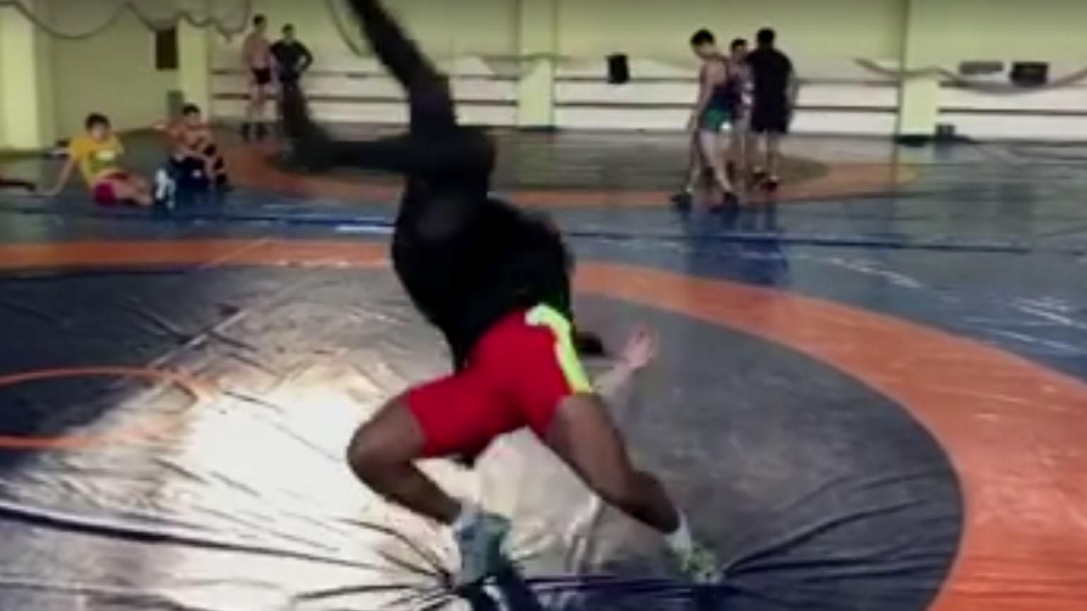 Беленюк продемонстрував на журналістці небезпечний прийом: ефектне відео Беленюк продемонстрував на журналістці небезпечний прийом: ефектне відео